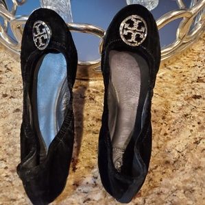 Womans black ballet shoe